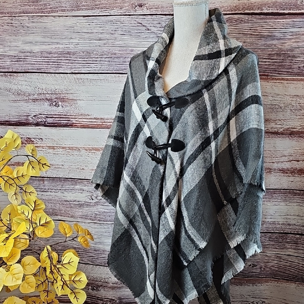 Apt. 9 Gray & Black Plaid Toggle Poncho
